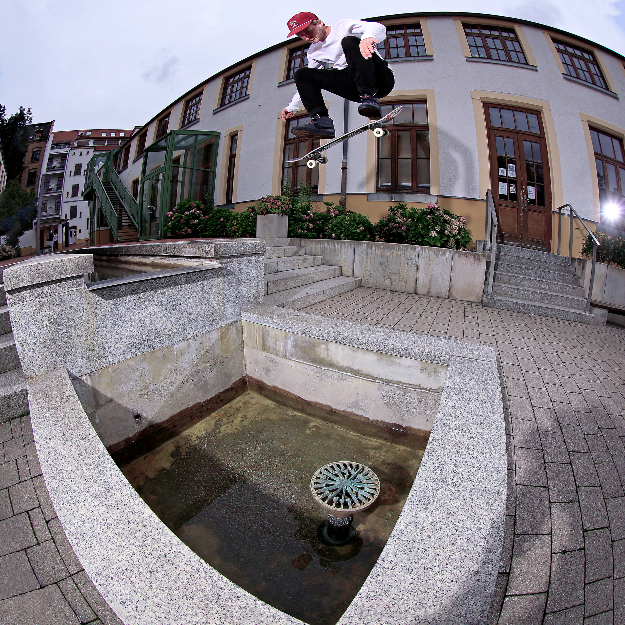 FloWesters_FakieKickflip_NewVersion_adj__Titus.jpg