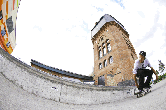 Matthias Wieschermann - Kickflip Bs Tailslide Biggerspin Matthias Wieschermann - Kickflip Bs Tailslide Biggerspin