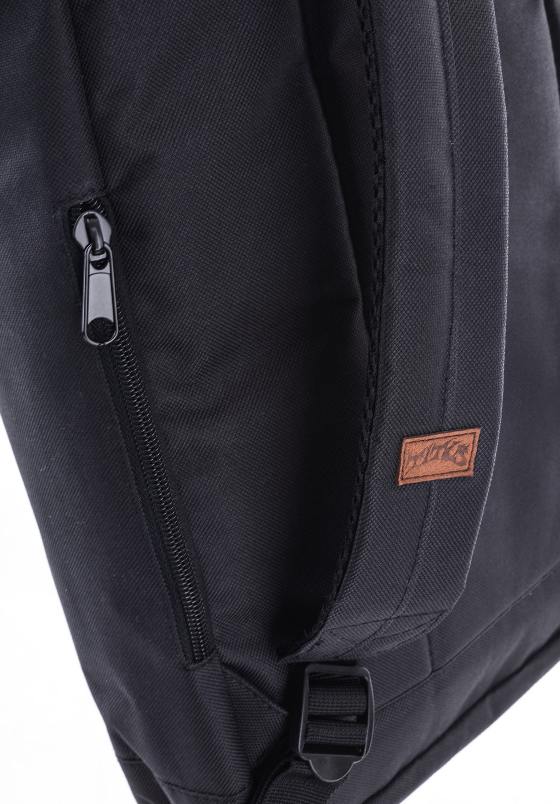 Titus_Muenchen_Titus-Ole-Rucksack_black_Reissverschluss.jpg
