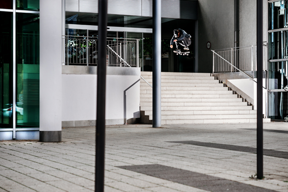 peter_eich_kickflip_munich_hopfensperger.jpg