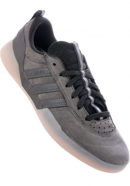 schuh44.jpg