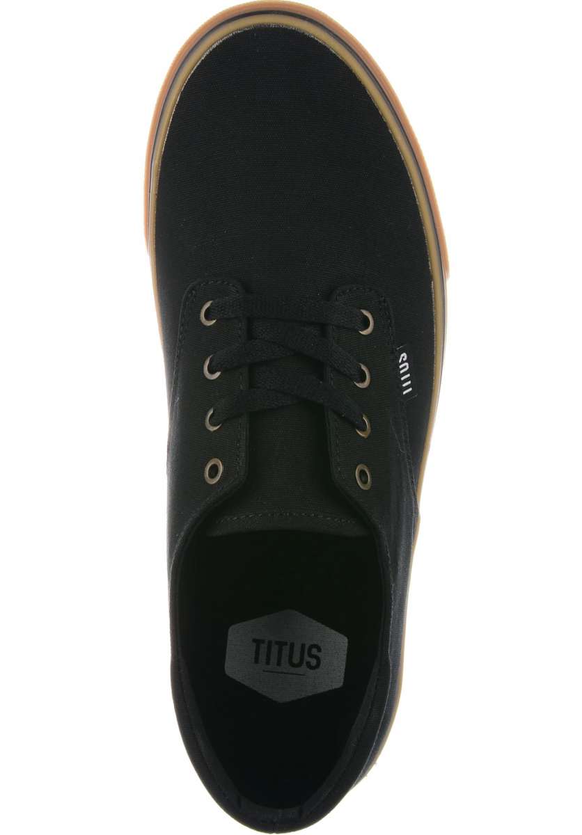 titus-clubman-black-gum-closeup2_600x600@2x.jpg