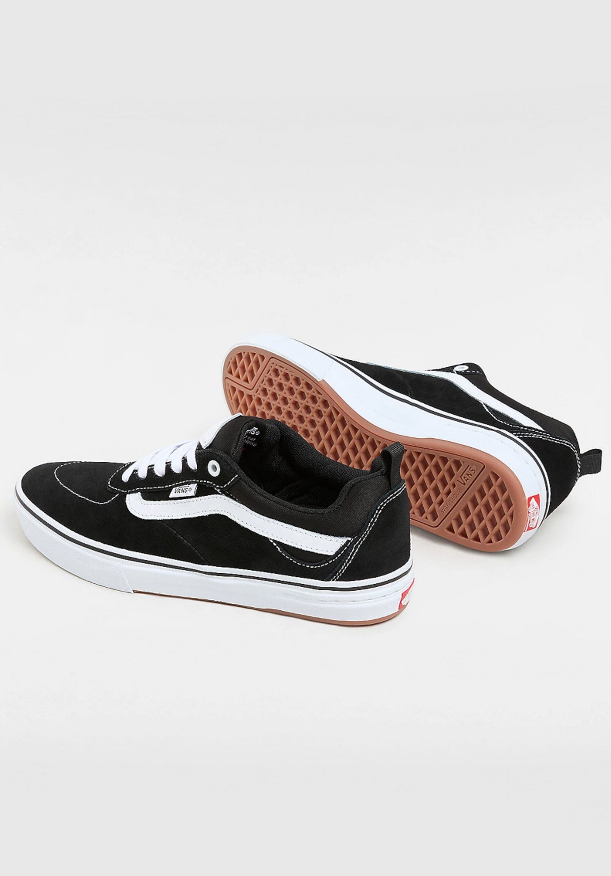Skate Kyle Walker black-white Closeup1