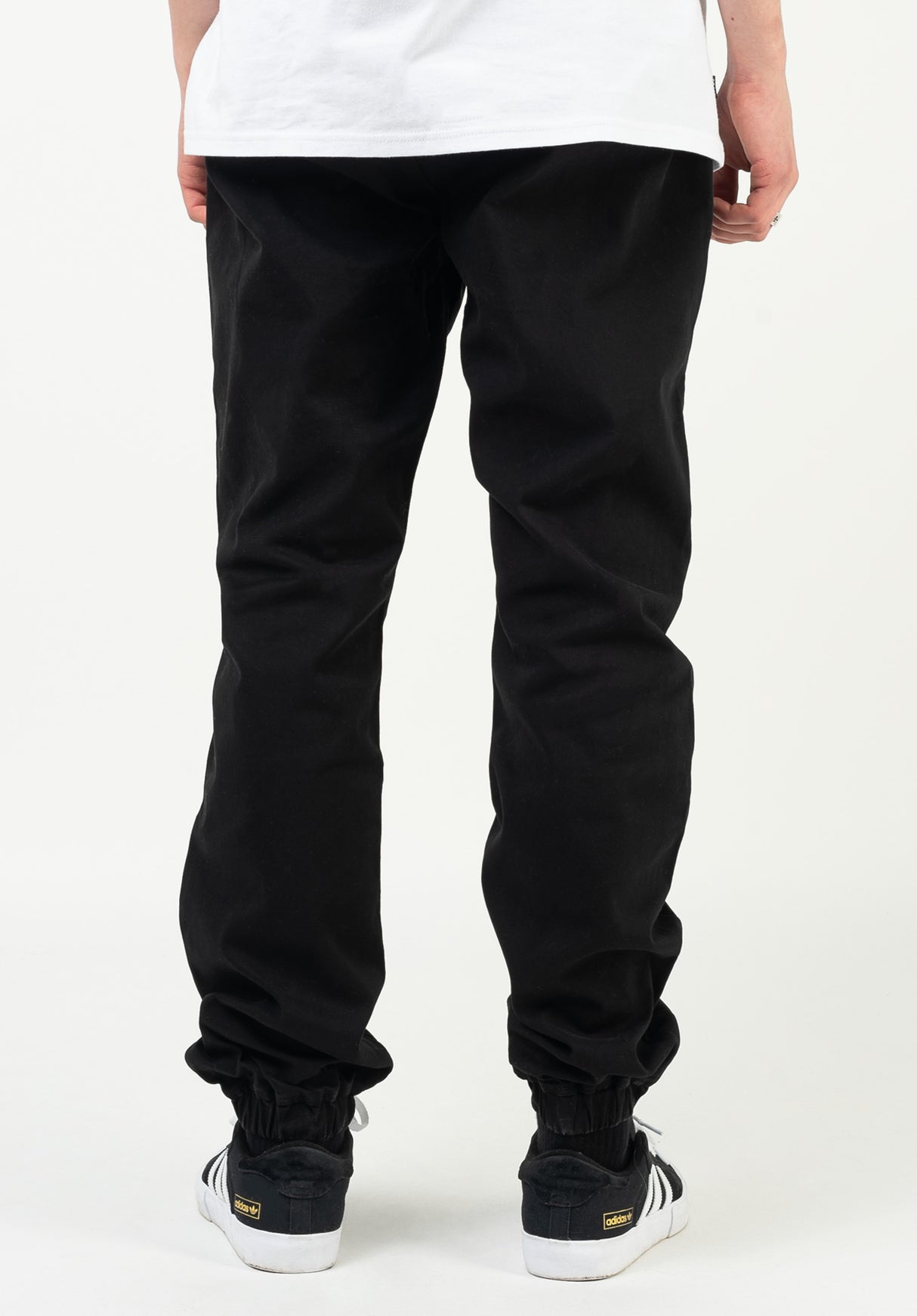 Jakob|1,85|L