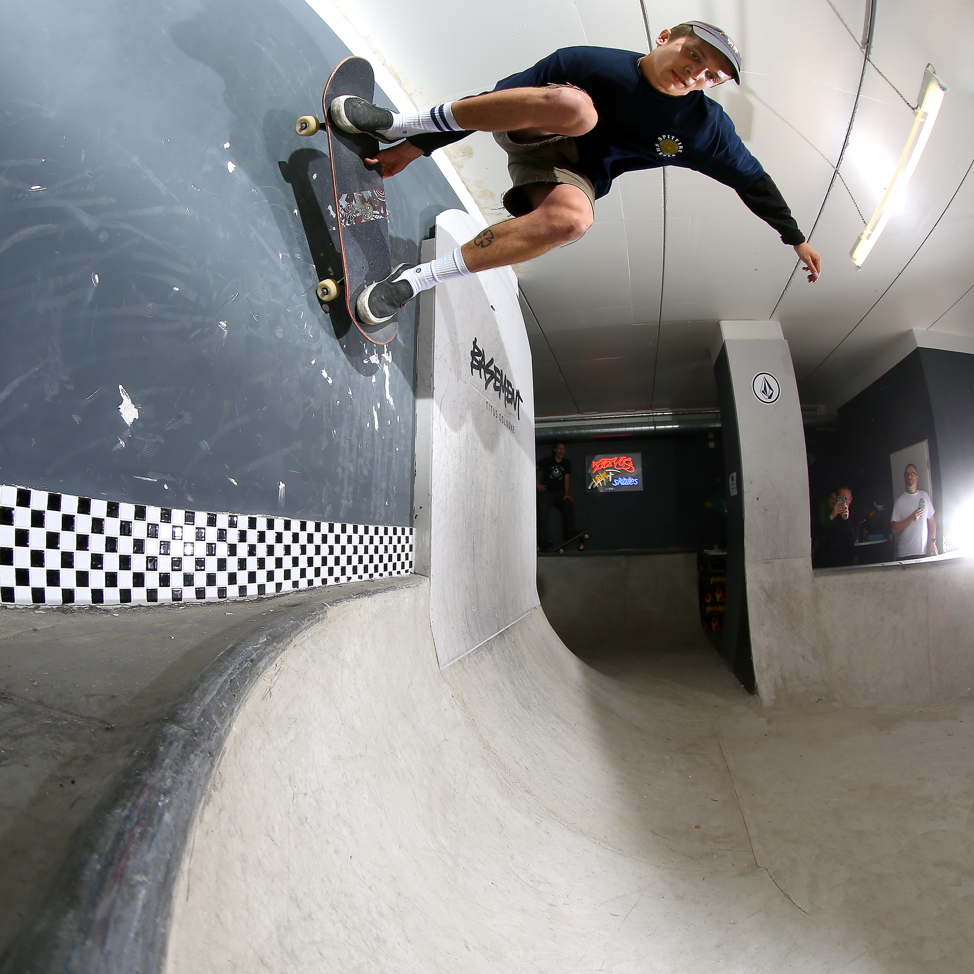 Gav_Coughlan_WallridePullOff_adj__BasementBowl_Koeln.jpg