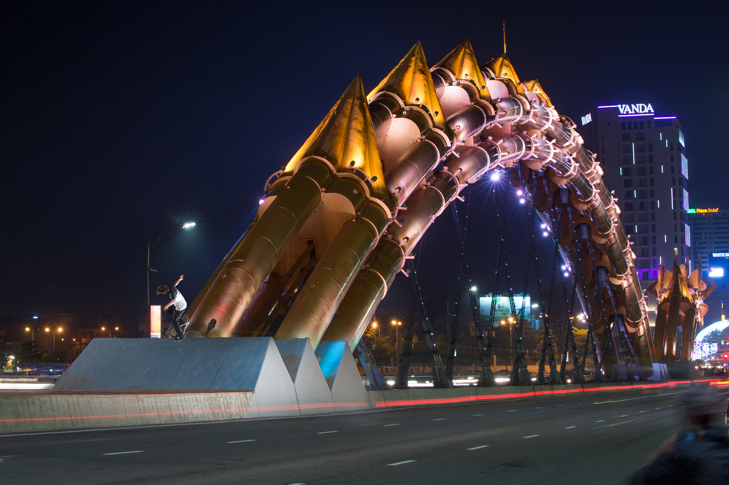 PatrickRogalski_BsNoseblunt_NoTraffic_DaNang_DanielWagner_BLOG.jpg