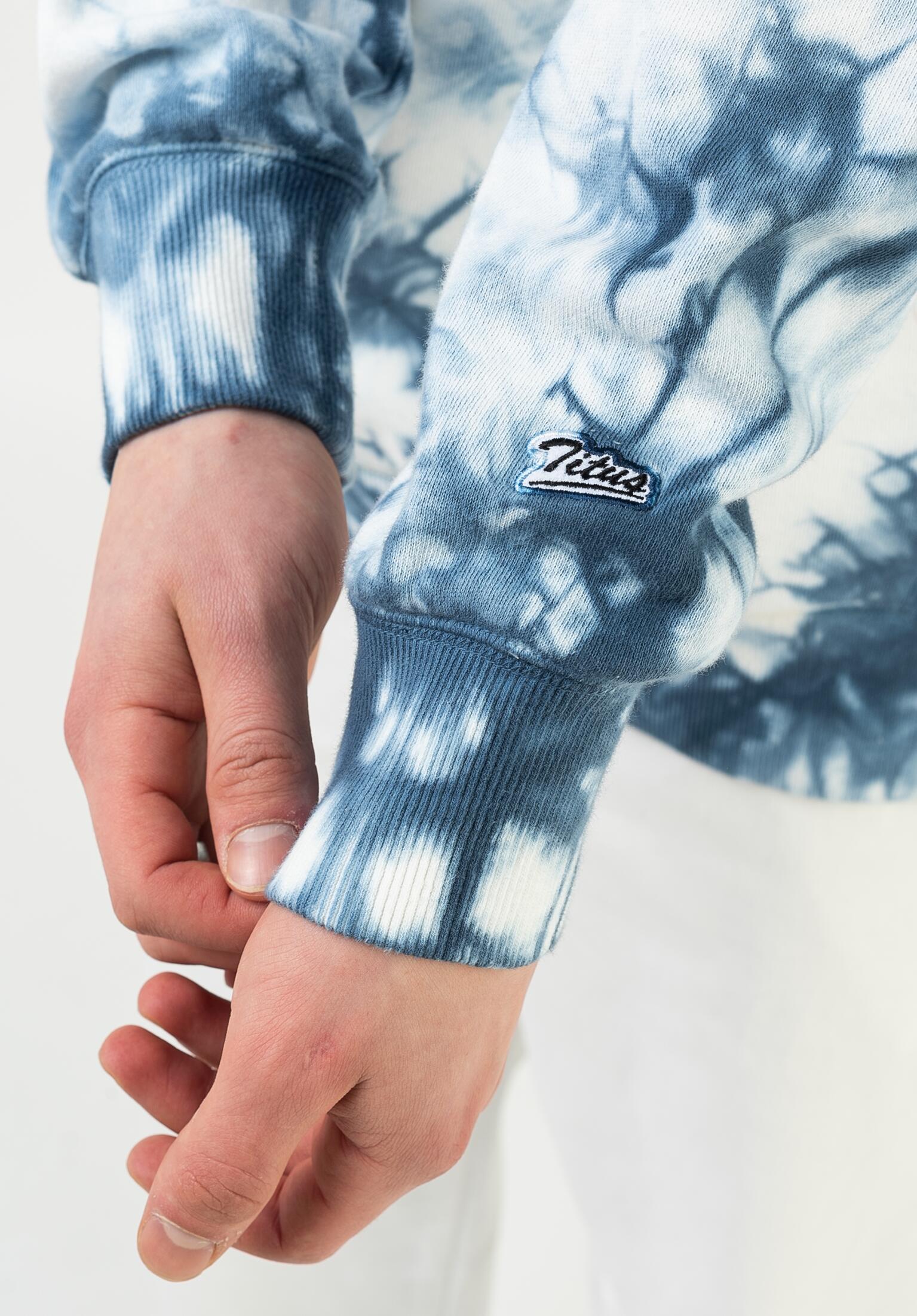 titus-hoodies-script-hoodie-blue-batik-rueckenansicht-0445313.jpg