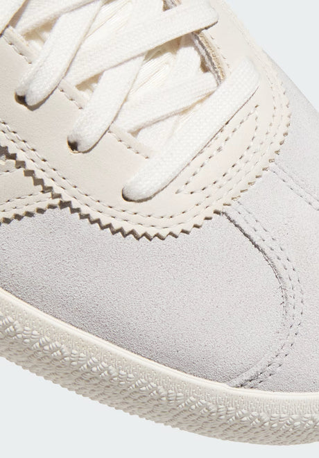 Gazelle ADV greytwo-chalkwhite-gold Closeup2