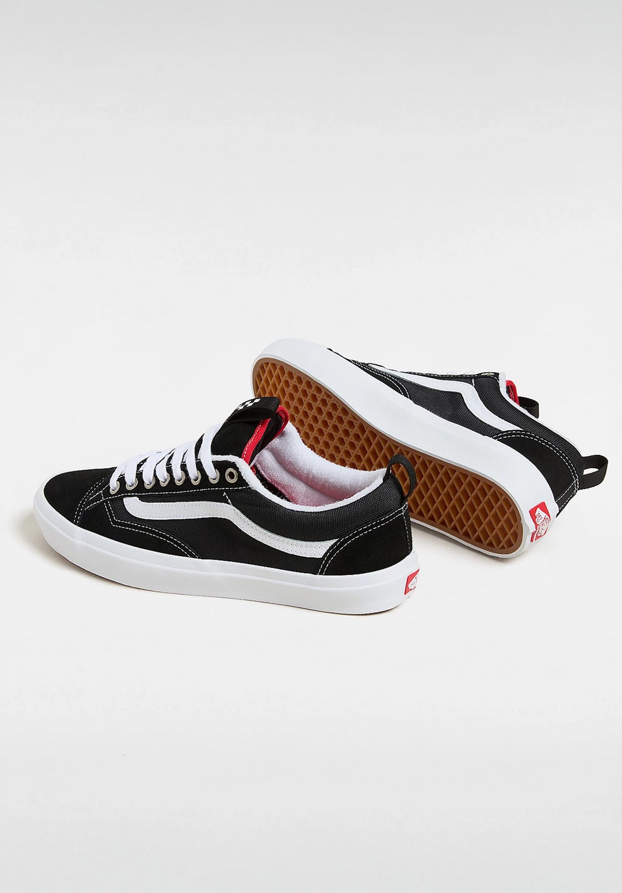 Skate Old Skool 36 + black-white Closeup2